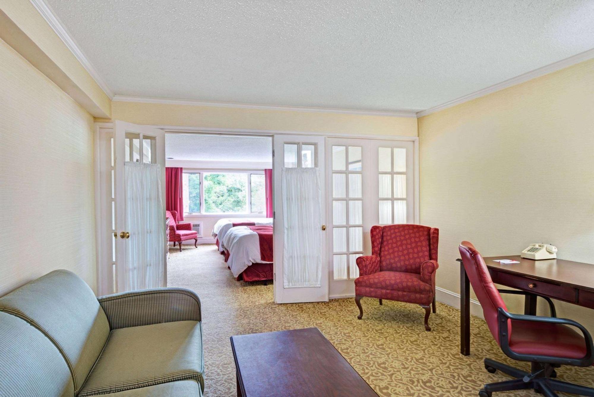 Ramada By Wyndham Seekonk Providence Area Dış mekan fotoğraf